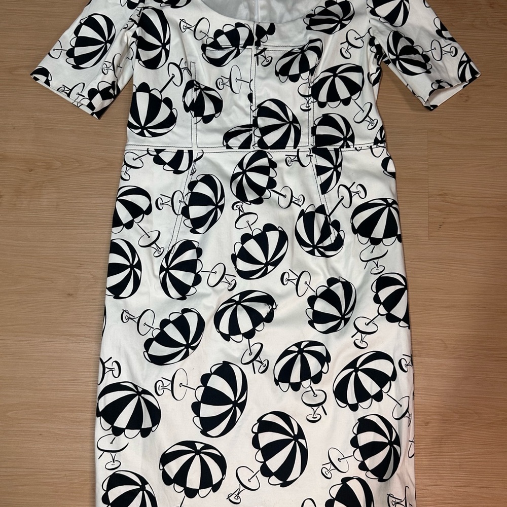 Carolina Herrera Black and White Graphic Parasol Sheath Dress size 10
